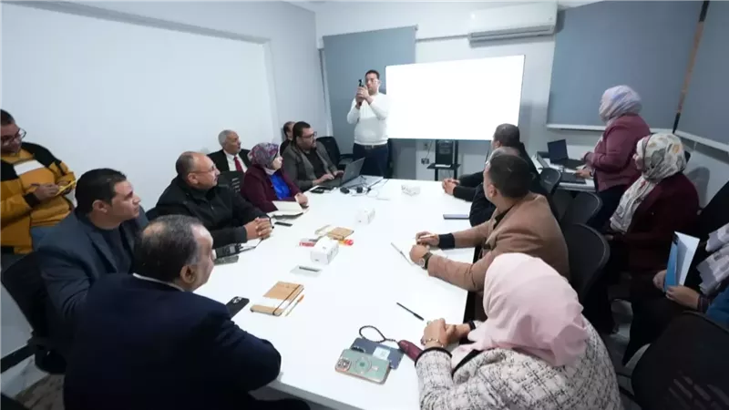 محافظ أسيوط يفتح ملفات 