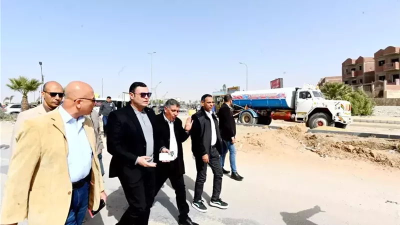 وزير الإسكان يوجه بتسريع أعمال رفع كفاءة طرق حدائق أكتوبر