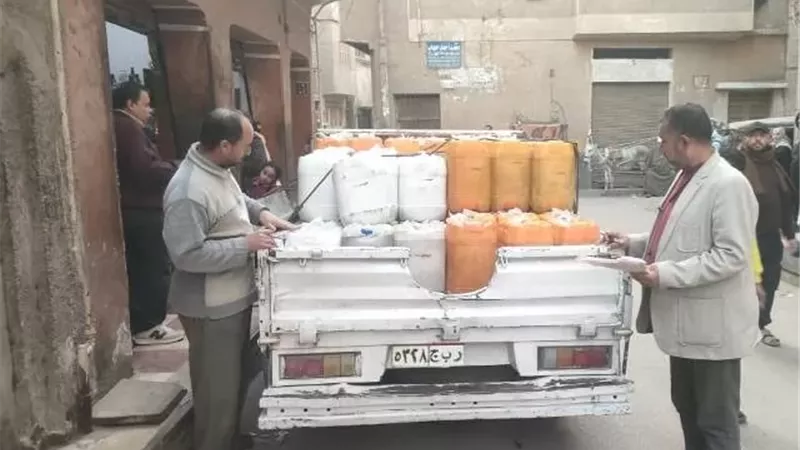 ضبط 12 طن مواد غذائية غير صالحة للاستهلاك بالشرقية