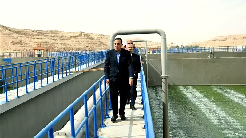 مدبولى يتفقد محطة معالجة الصرف الصحي الثلاثية 
