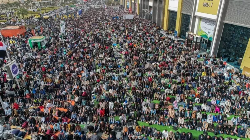 إقبال غير مسبوق.. 4.5 مليون زائر لمعرض الكتاب في ٩ أيام