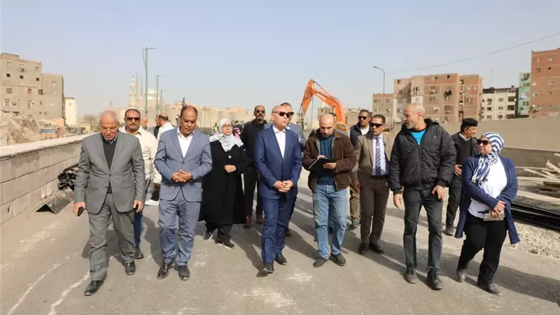 محافظ القاهرة يتابع أعمال فك وإزالة كوبرى السيدة عائشة