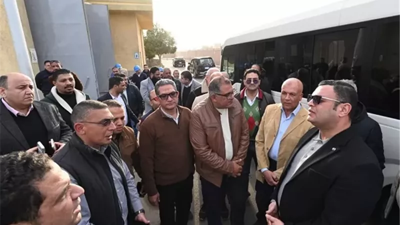 وزير الإسكان يوجه بتكثيف أعمال محطة مياه الشيخ زايد