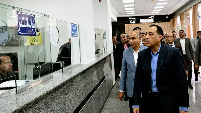 رئيس الوزراء يفتتح المركزالتكنولوجي لخدمة المواطنين بمدينة المنيا