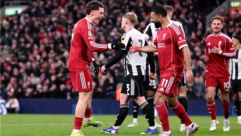 محمد صلاح يصنع وفيرتز يسجل هدف ليفربول الثالث أمام نيوكاسل