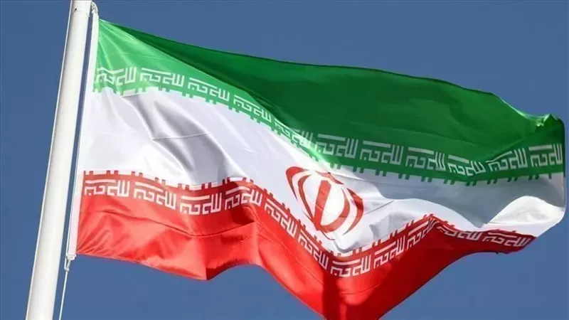 خامنىى:إيران ستوجه لكمة قوية لكل من يهاجمها