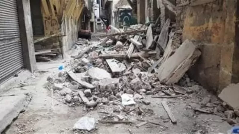 مصرع شاب أثر مروره أثناء انهيار أجزاء من عقار في الإسكندرية