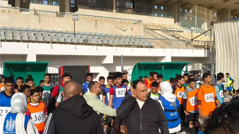 أشرف صبحي يشيد بانضباط 