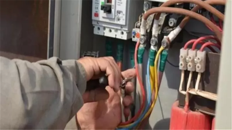 ما هي عقوبة سرقة التيار الكهربائى؟