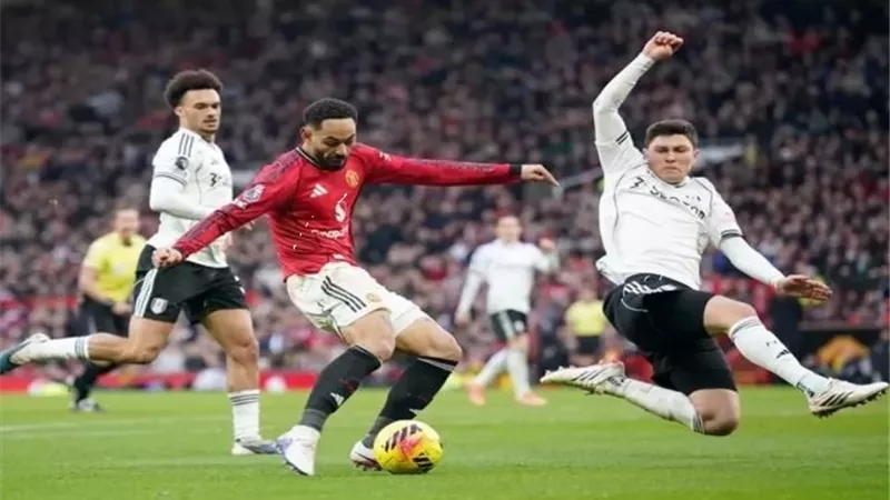 مانشستر يونايتد يحقق فوزاً مثيراً علي فولهام بالدوري الإنجليزي