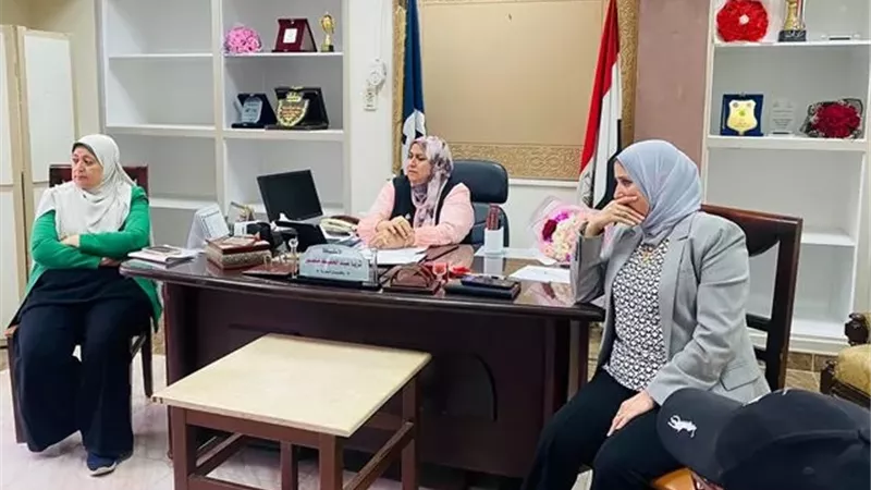 ثريا منصور تقود اجتماعًا لتفعيل الأنشطة المدرسية بالسويس