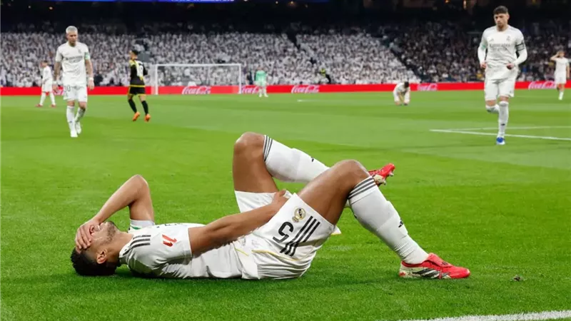 ريال مدريد يكشف عن إصابة بيلينجهام.. وصدمة بسبب مدة غيابه