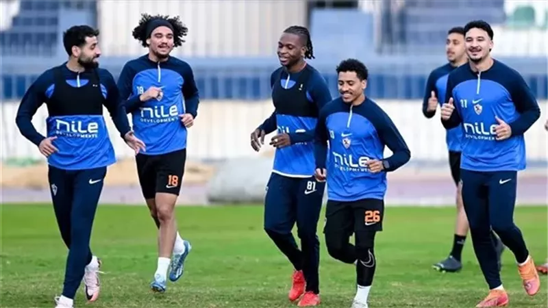 معتمد جمال يجري تدريبات للاعبي الزمالك عقب مباراة المصري
