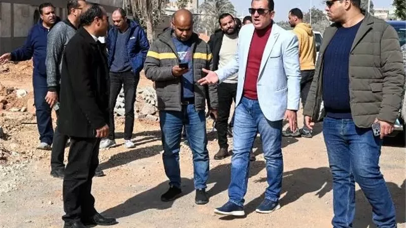 رئيس جهاز العاشر يتفقد أهم مشروعات المرافق بالمنطقة الصناعية.. بالصور