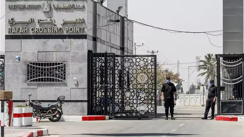 القاهرة الاخبارية:عدد المغادرين من مصر الى غزة 50 شخصا وعدد القادمين من القطاع 50 آخرين