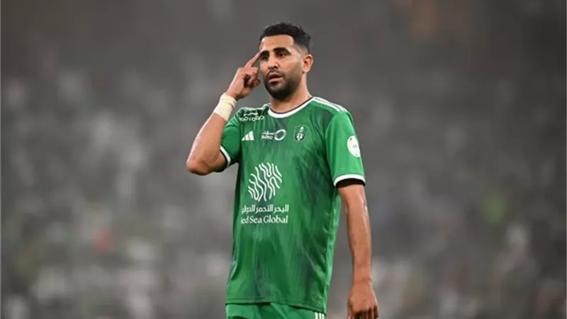 دوري روشن| رياض محرز يقود تشكيل الأهلي ضد الهلال