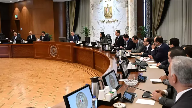 رئيس الوزراء يناقش إجراءات حماية الأطفال والنشء من المحتوي الضار على وسائل التواصل