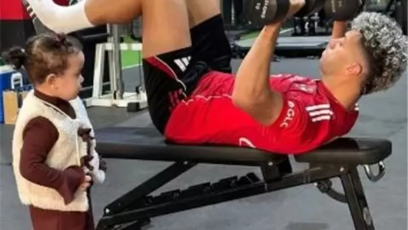 إمام عاشور يتدرب منفردا في الأهلي.. وكتاليا تراقب