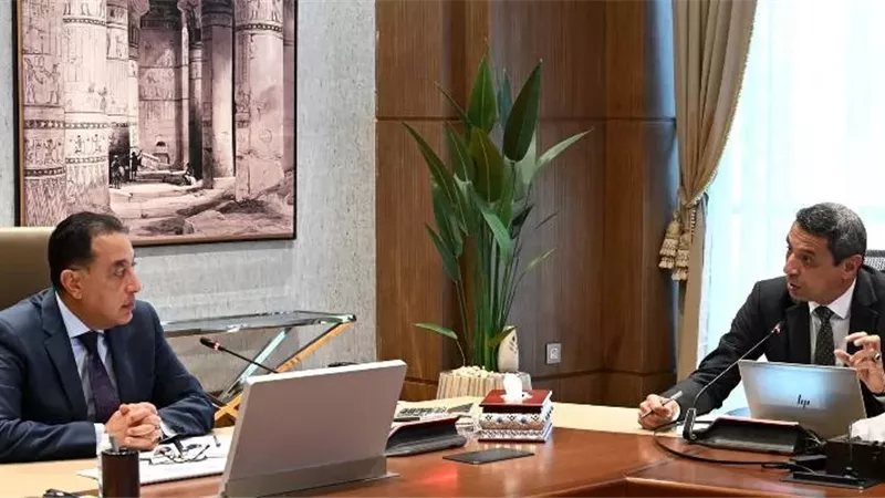 رئيس الوزراء يتابع موقف تنفيذ المشروعات التنموية والخدمية بالسويس