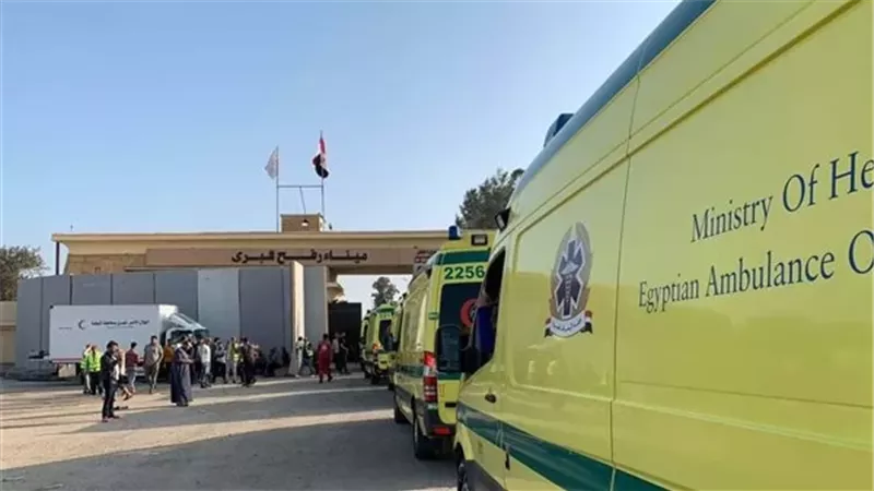وصول أول مصاب فلسطيني إلى الأراضي المصرية عبر معبر رفح