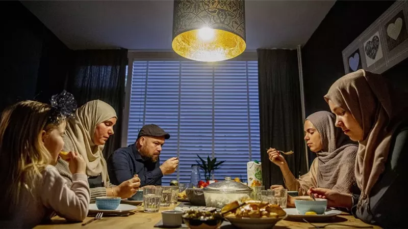 الصيام والصلوات المفروضة: هل يكون الصيام صحيحا لمن يترك الصلاة؟