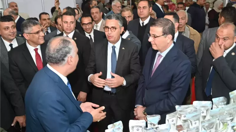 تخفيضات على السلع الغذائية الأساسية بمعرض المتحف الزراعي