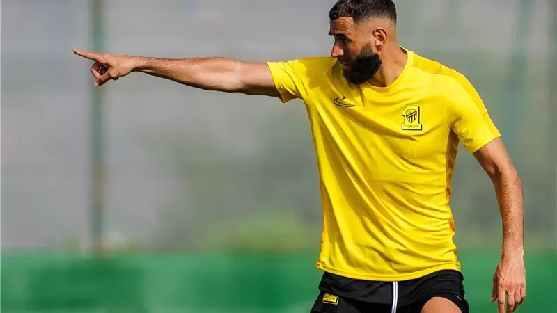 بنزيما فى رسالة مؤثرة للاتحاد : أغادر مرفوع الرأس