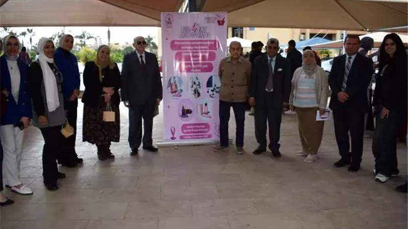 صيدلة الجامعة المصرية الروسية تنظم معرض الطلاب لمستحضرات التجميل.. صور