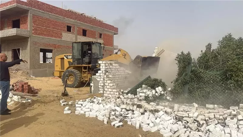 العبور الجديدة تنفذ 3 قرارات إزالة على 24 فدانًا .. صور