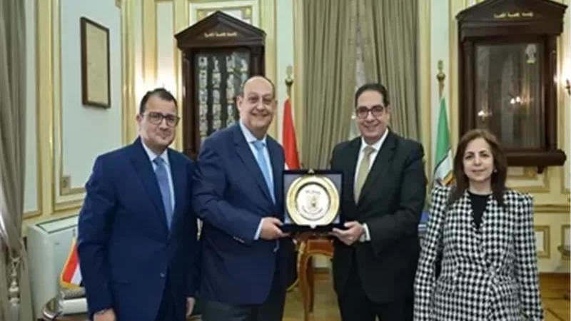 رئيس جامعة القاهرة يستقبل وفد وزارة الخارجية للشئون الأفريقية