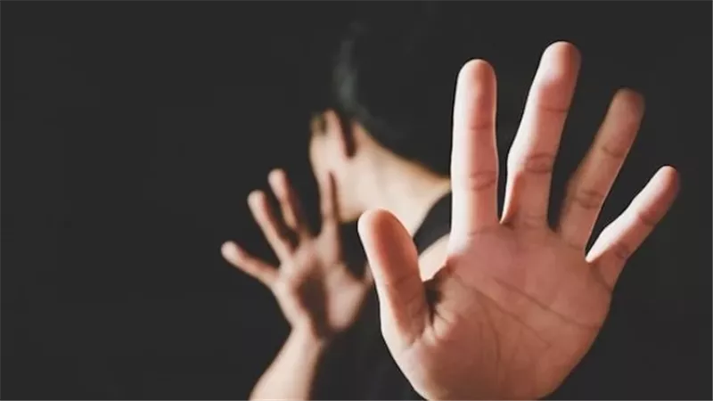 حارس عقار يتحرش بفتاة فى وسط البلد