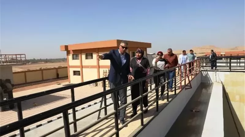 محافظ أسوان يعطى إشارة البدء لمشروع محطة المعالجة بالرديسية بحرى