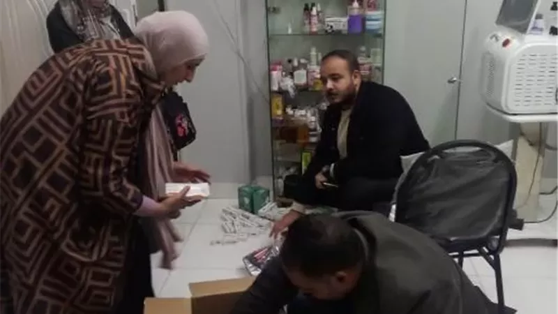 غلق مركز تجميل مخالف ومصادرة مستحضرات مجهولة المصدر بنجع حمادي