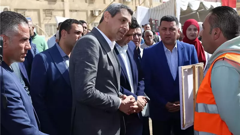 محافظ السويس يتفقد إصطفاف معدات حي فيصل للتأكيد علي جاهزيتها