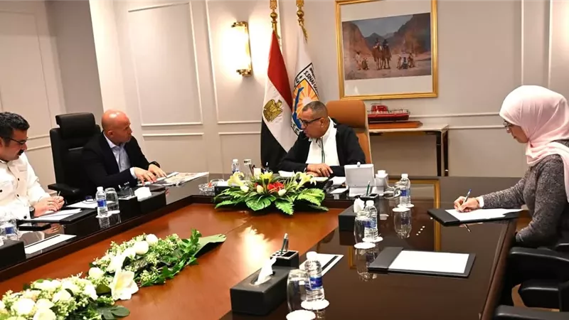 محافظ جنوب سيناء يبحث التنسيق لإقامة سباق