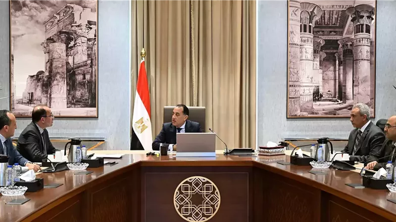 رئيس الوزراء يُتابع مع وزير المالية عدداً من ملفات العمل