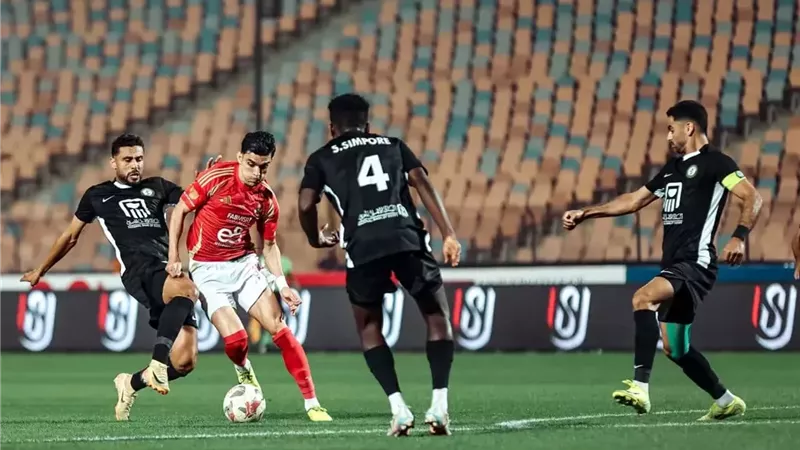 إنطلاق مباراة الأهلي ضد البنك فى الدوري المصري