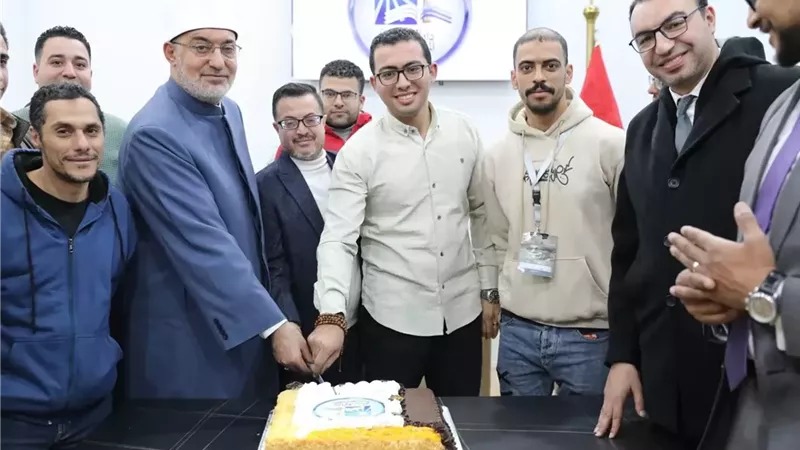 المفتي يُشيد بجهود القائمين على جناح دار الإفتاء ويوجه الشكر لهم