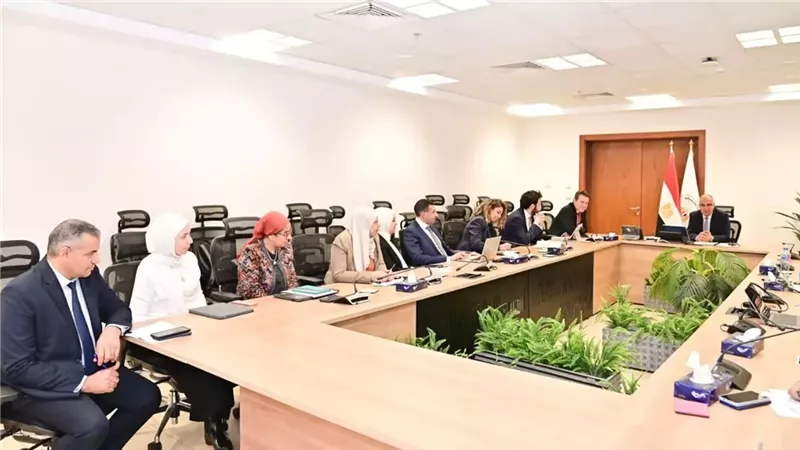 وزير الري يبحث مع بنك التنمية الأوروبي سبل التعاون في مجال المياه