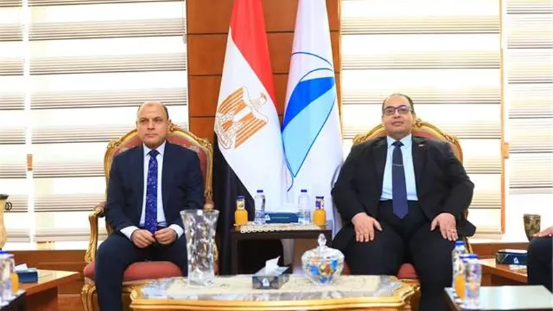 رئيس جامعة كفر الشيخ يستقبل المحافظ لتهنئته برئاسة الجامعة