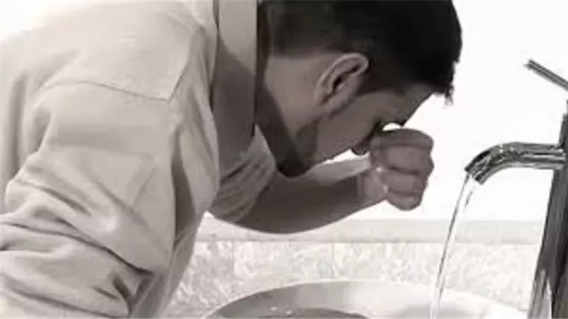 حكم من زاد عن ثلاث في الاسنشاق والمضمضة..هل تصح صلاته