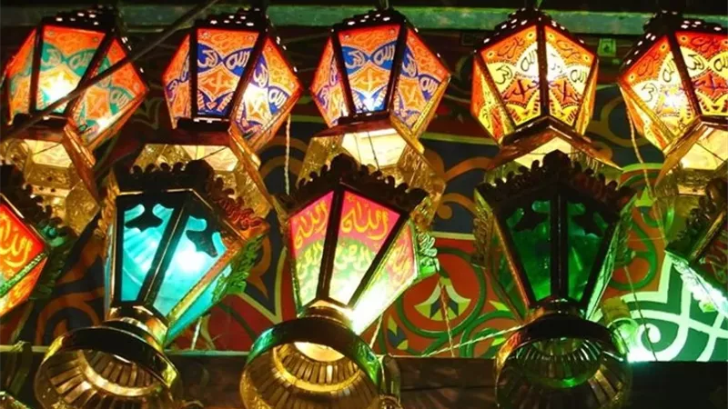 حكم تعليق الزينة وشراء الفوانيس فرحًا بقدوم شهر رمضان