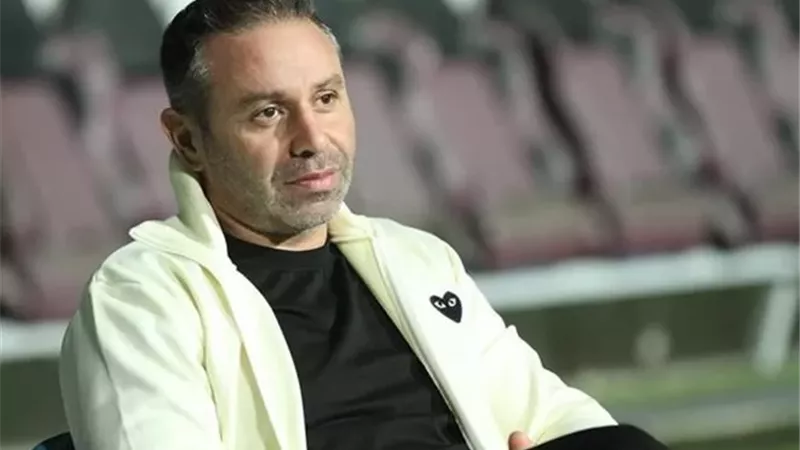 حازم إمام ينتقد أداء محترف الأهلي: