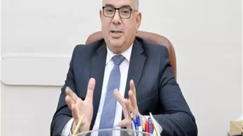 الجارحي:تحويل الـ10الأوائل بالشعبة العربية لـ