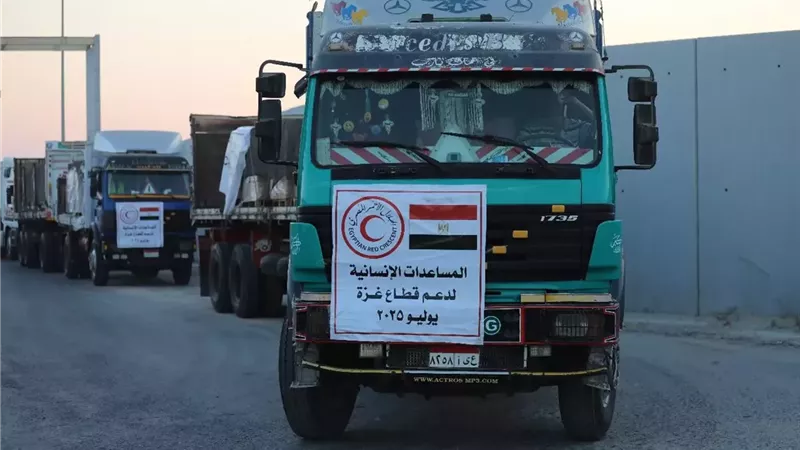 زاد العزه ١٣١ محمله باطنان من المواد الاغاثيه