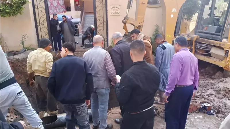 إستجابة سريعة لانفجارماسورة مياه الشرب بقرية السعادات ببلبيس