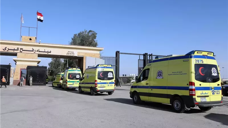 ٢٥ مصاب فلسطيني وصلوا معبر رفح الاربعاء