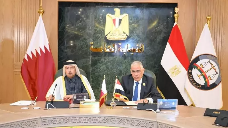 النائب العام ونظيره القطري يشهدان توقيع مذكرة في التدريب القضائي