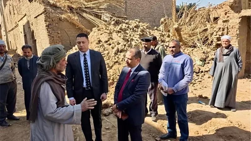 النيابة الإدارية بقنا تتابع حادث انهيار عقار بمركز دشنا