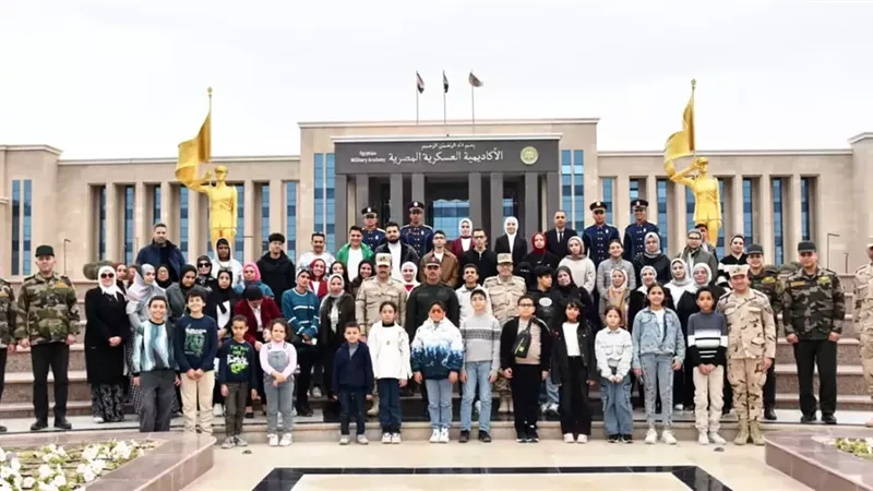 القوات المسلحة تنظم عدداً من الزيارات لأسر الشهداء إلى الأكاديمية العسكرية